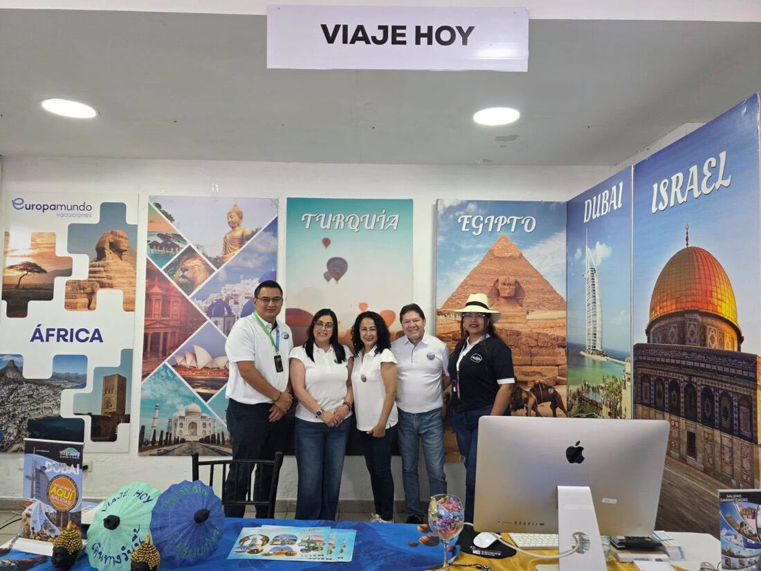 Equipo del stand Viaje Hoy
