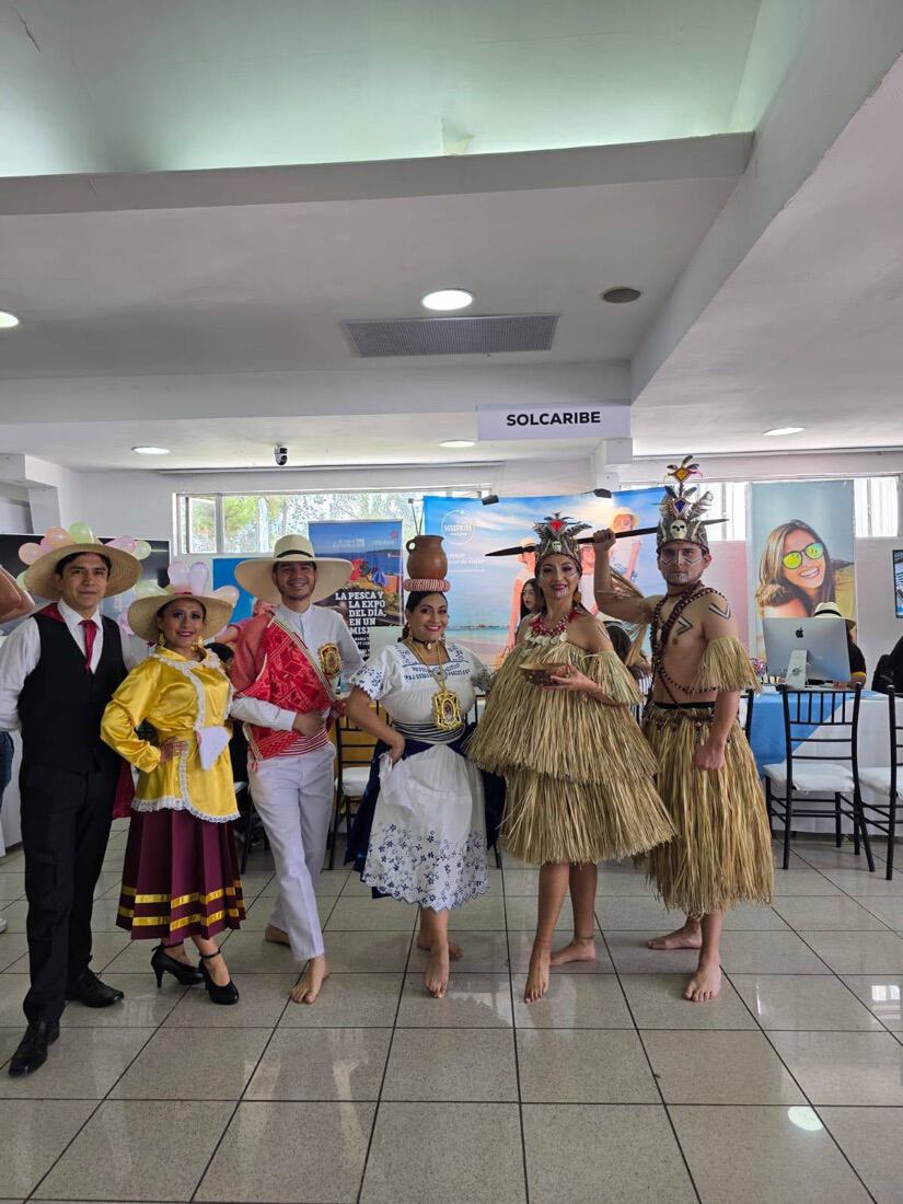 Presentación cultural junto al stand de Solcaribe