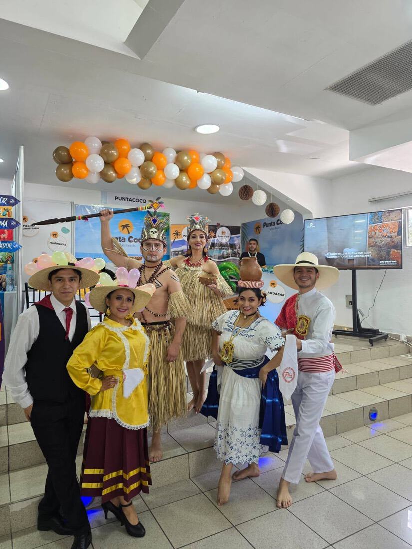 Presentación folclórica en el stand de Punta Coco